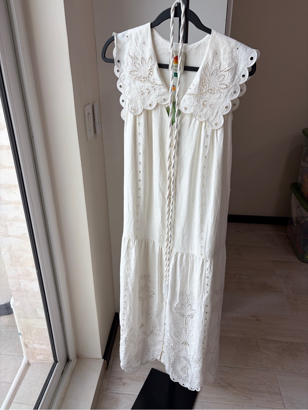 Farm Rio: OFF WHITE SLEEVELESS MAXI DRESS - Picture 5 of 10